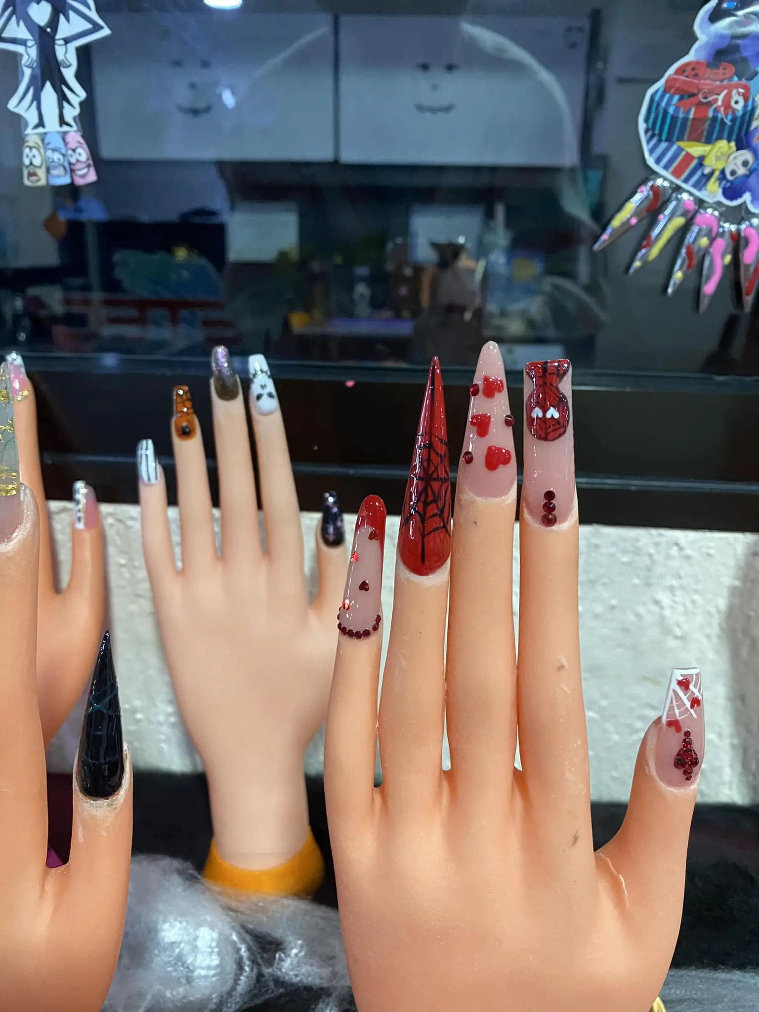 Curso práctico de diseño de uñas impartido en Cetec Xalapa
